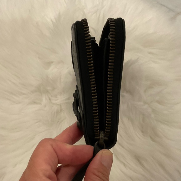 100% authentic Balenciaga full sized leather wallet in black on black hardware. - Picture 7 of 10